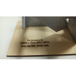 ESCULTURA MEMORIAL DA POZA...